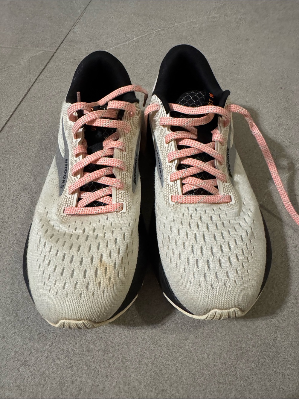 Brooks Women’s Running Shoes - Cream with orange Laces